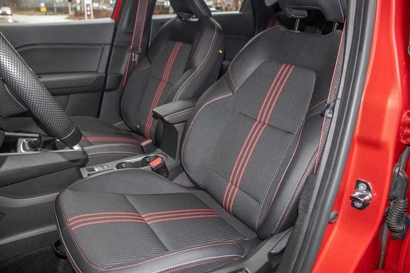 Second-hand Renault Captur RS Line 91 CP (66 kW) 2023 Roșu SUV