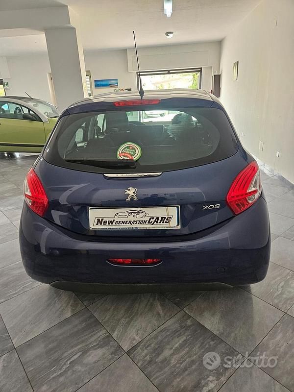 Usata Peugeot 208 Active 68 CV (50 kW) 2013 Blu Utilitaria
