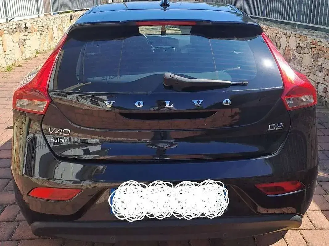 Usata Volvo V40 Kinetic 115 CV (84 kW) 2014 Nero Berlina