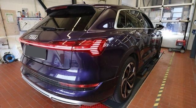 Usata Audi e-tron S-Line 158 kW (215 CV) 2021 Lilla SUV