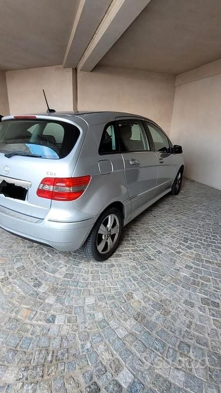 Grigio Usata 2009 Mercedes B200 Monovolume | 2500 € (Ottimo prezzo) - Immagine 1/4
