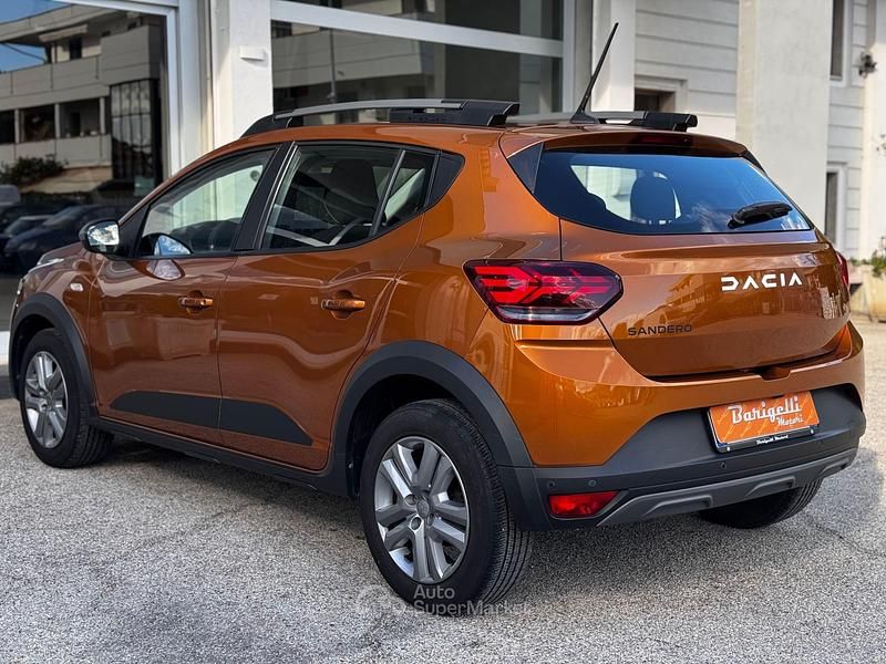 Usata Dacia Sandero 101 CV (74 kW) 2023 Bronze Berlina