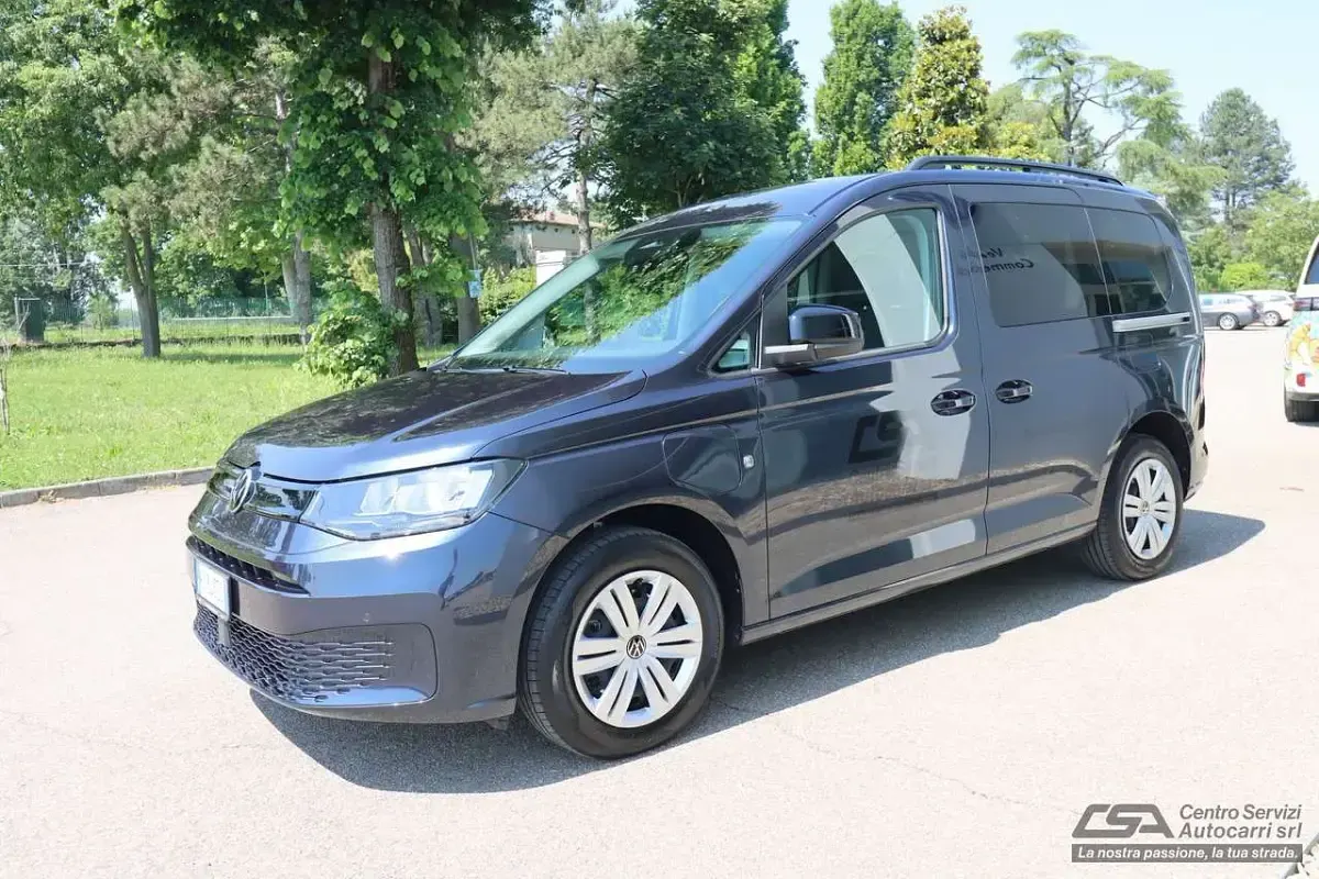 Usata VW Caddy 150 CV (110 kW) 2025 Blu/azzurro Monovolume