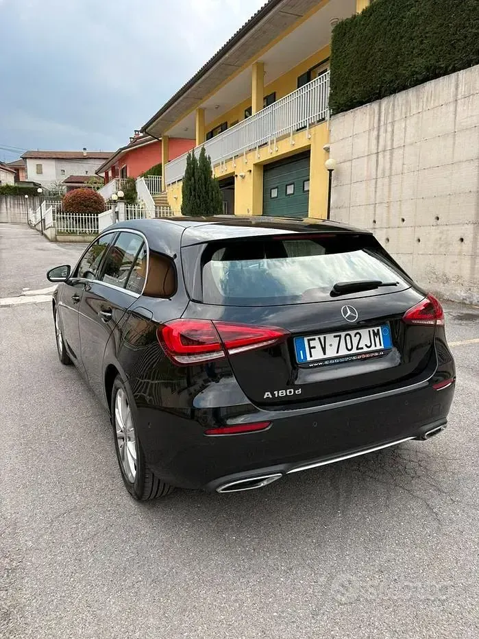 Occasion Mercedes A180 Executive 116 ch (85 kW) 2019 Noir Berline