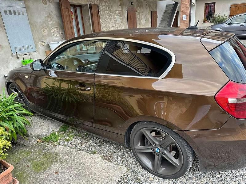 Usata BMW 120 177 CV (130 kW) 2010 Marrone Utilitaria