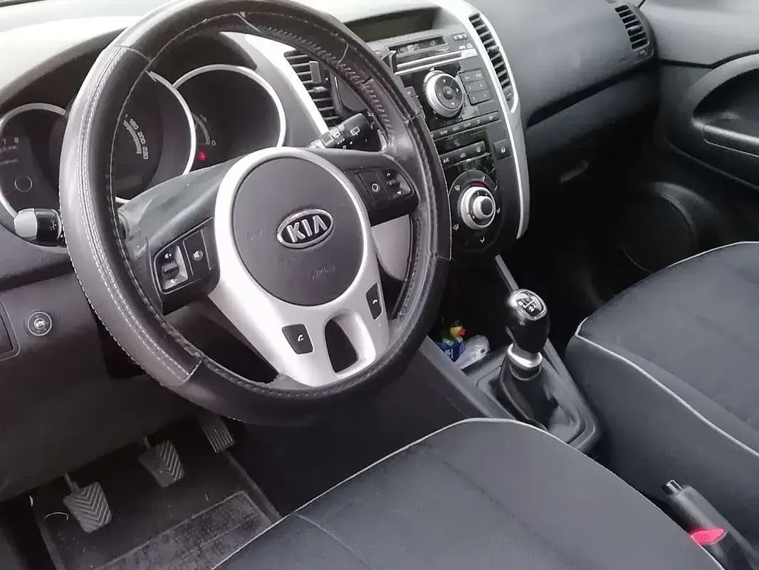 Usata Kia Venga 90 CV (66 kW) 2011 Bianco Utilitaria