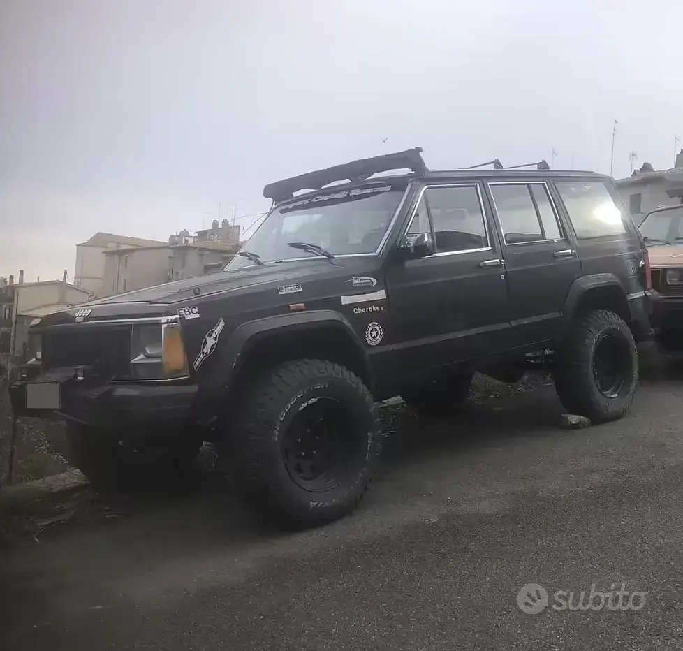 Usata Jeep Cherokee 174 CV (127 kW) 1989 Nero SUV