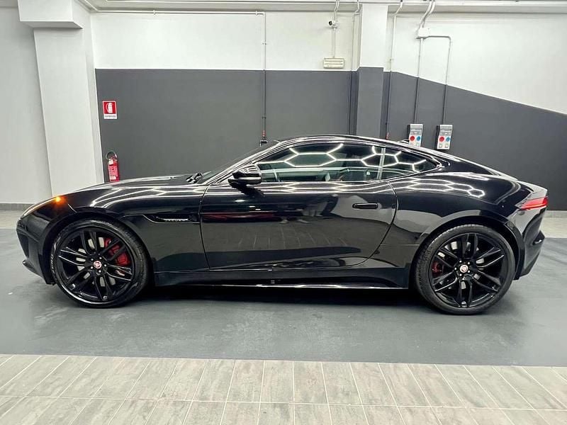 Usata Jaguar F-Type R 551 CV (405 kW) 2015 Nero Coupé
