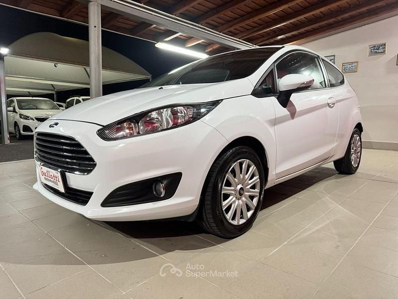Usata Ford Fiesta Business Edition 60 CV (44 kW) 2013 Bianco Berlina