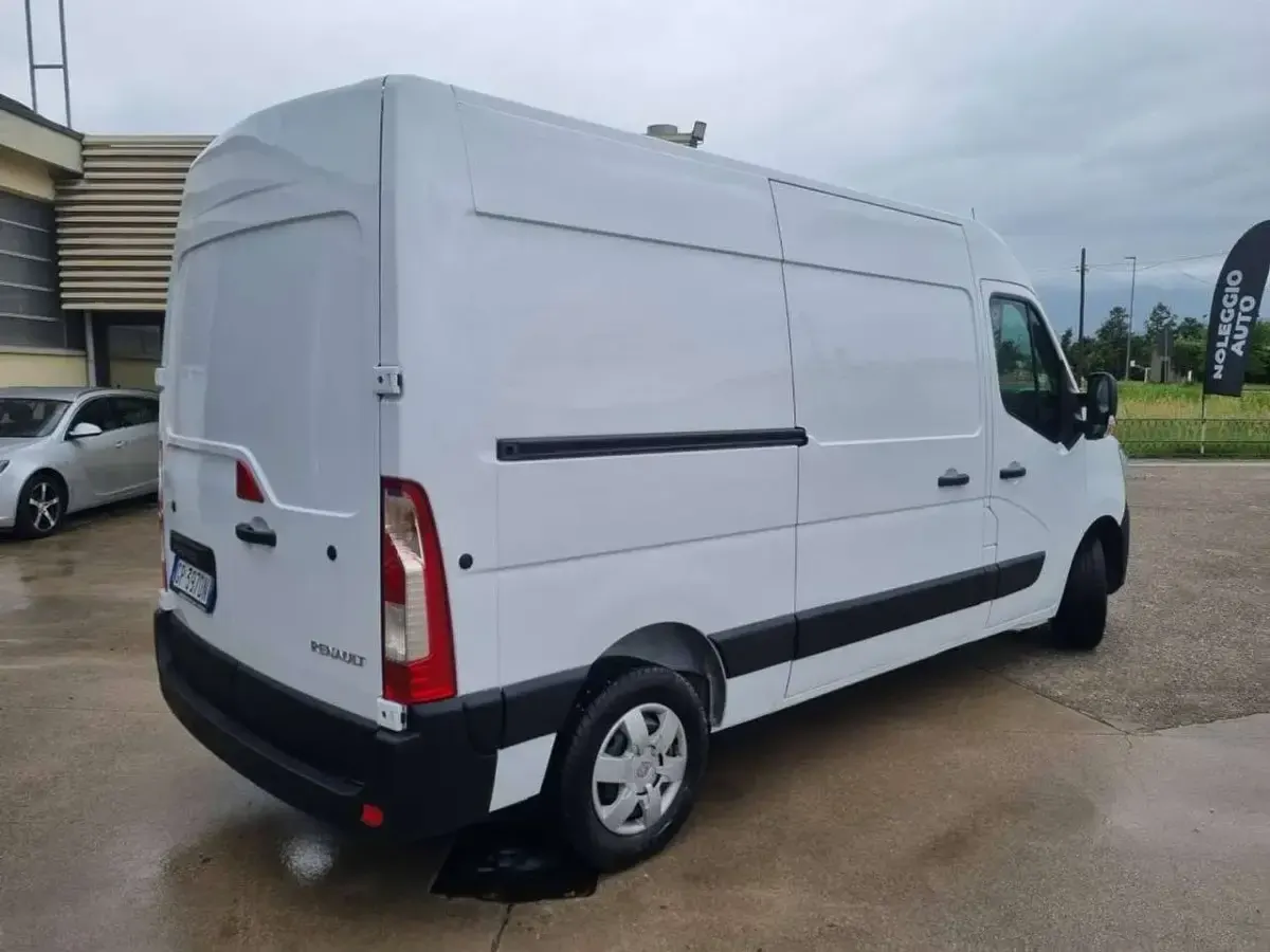 Usata Renault Master 150 CV (110 kW) 2023 Bianco Monovolume