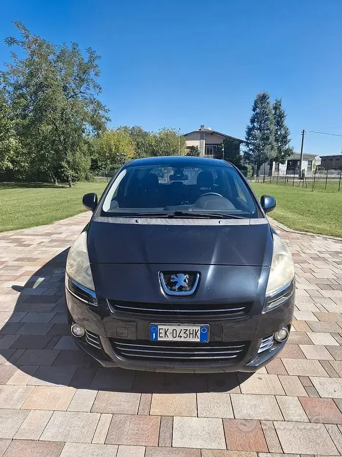Usata Peugeot 5008 112 CV (82 kW) 2012 Bluazzurro Monovolume