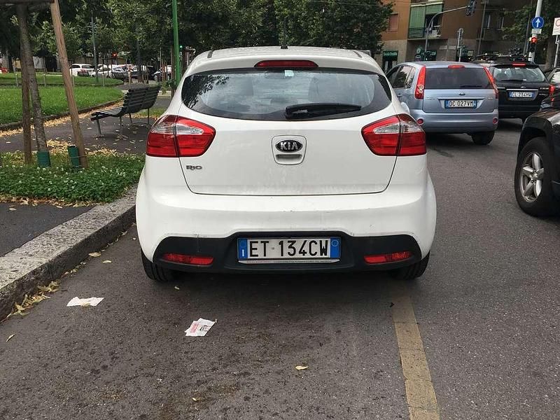 Usata Kia Rio Active 86 CV (63 kW) 2013 Bianco Berlina