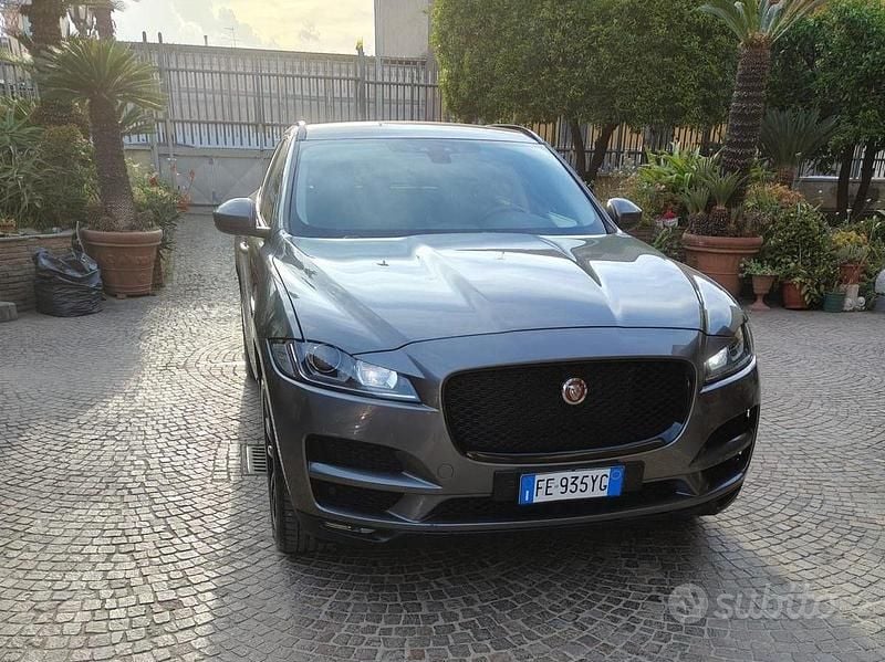 Grigio Usata 2016 Jaguar F-Pace SUV | 15.300 € (Buon prezzo) - Immagine 1/4