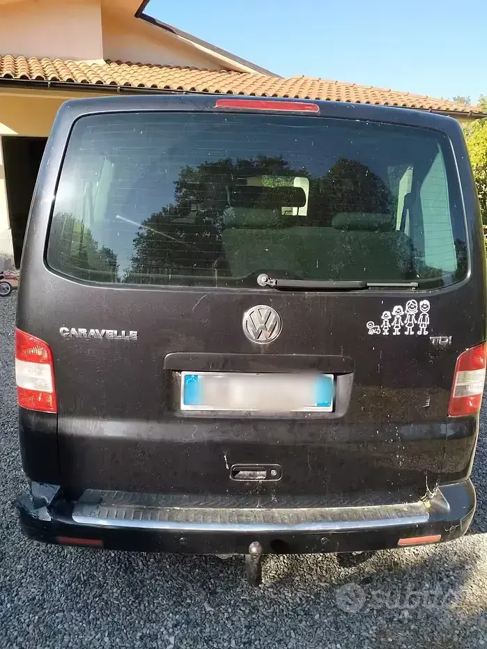 Usata VW Caravelle 131 CV (96 kW) 2005 Nero Furgone