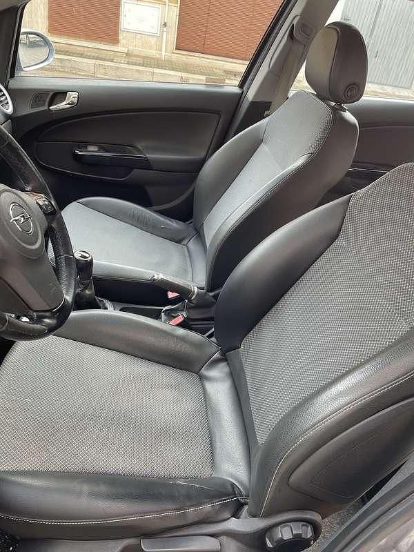 Usata Opel Corsa Cosmo 75 CV (55 kW) 2008 Berlina