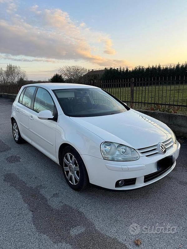 Bianco Usata 2006 VW Golf V Due volumi | 2000 € (Super prezzo) - Immagine 1/4