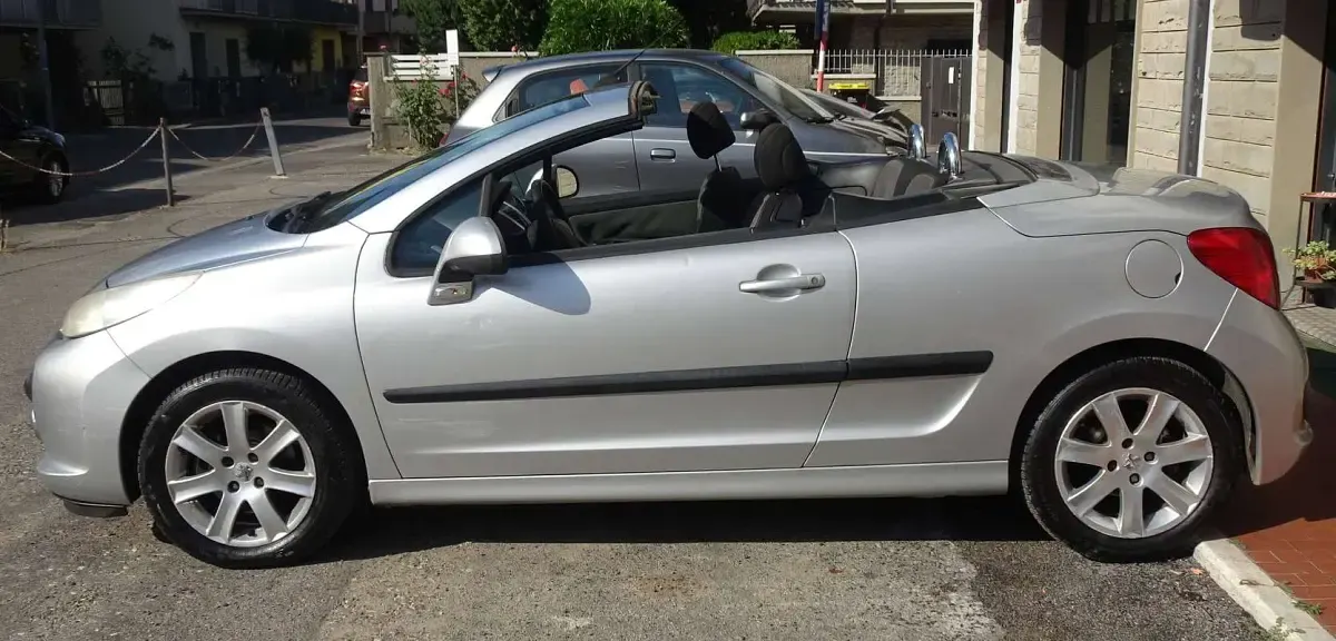 Usata Peugeot 207 CC 109 CV (80 kW) 2009 Grigio Cabrio