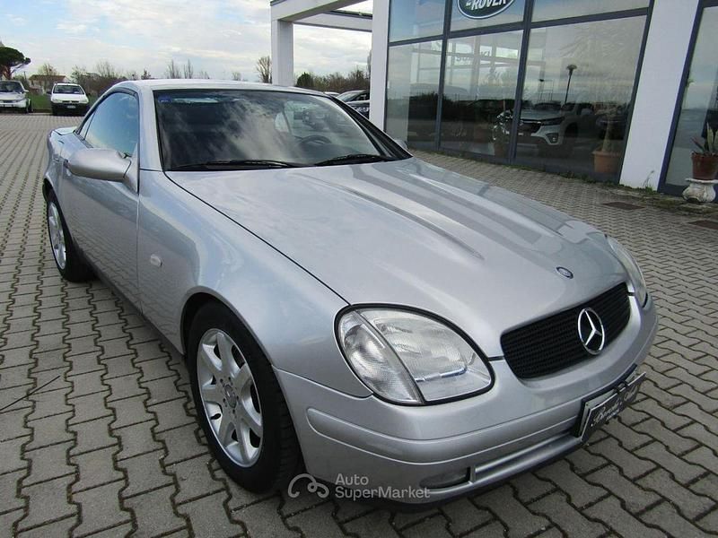 Usata Mercedes SLK200 136 CV (100 kW) 1997 Argento Cabrio