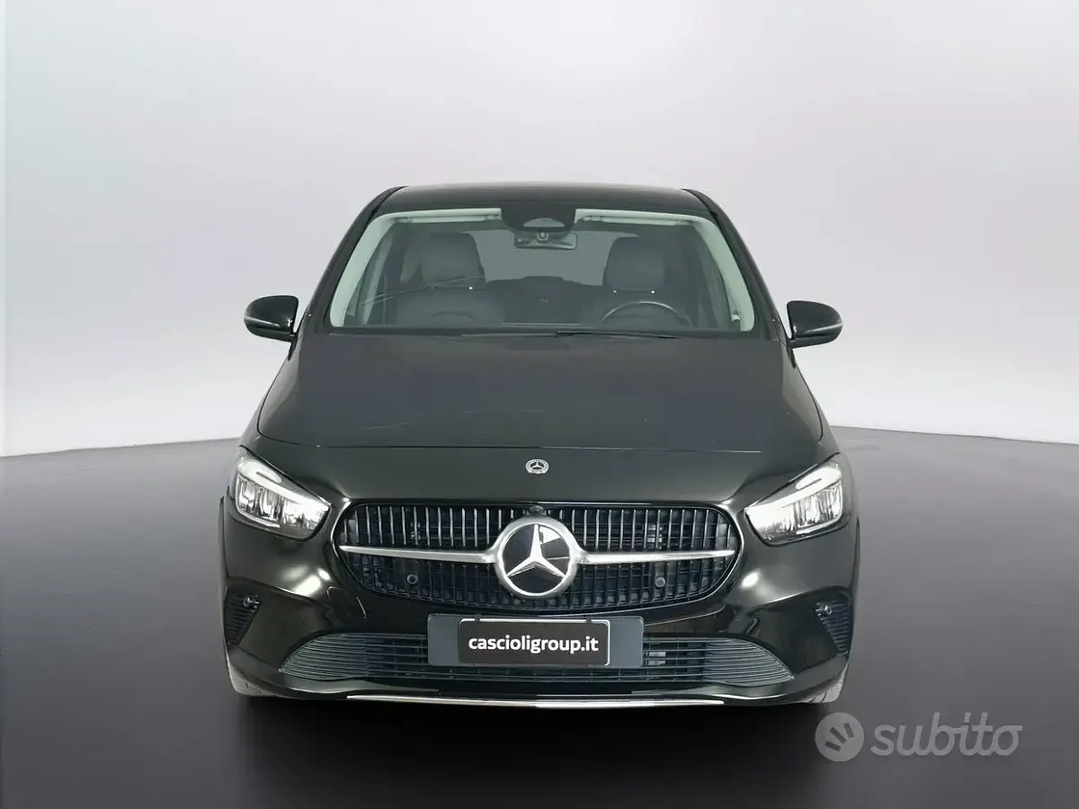 Usata Mercedes B180 Advanced 116 CV (85 kW) 2023 Nero Utilitaria