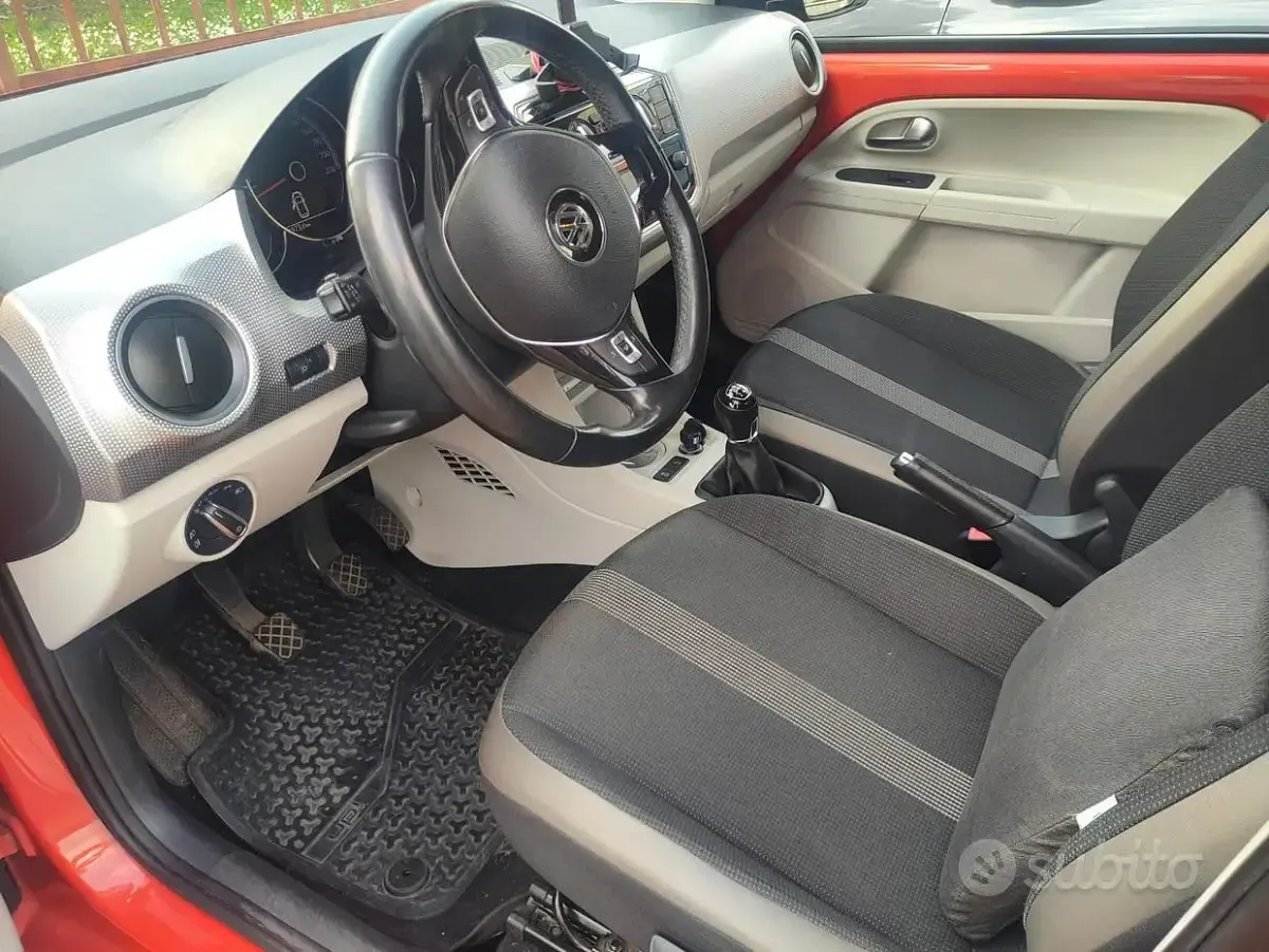 Usata VW up! Highline 75 CV (55 kW) 2017 Arancione Utilitaria