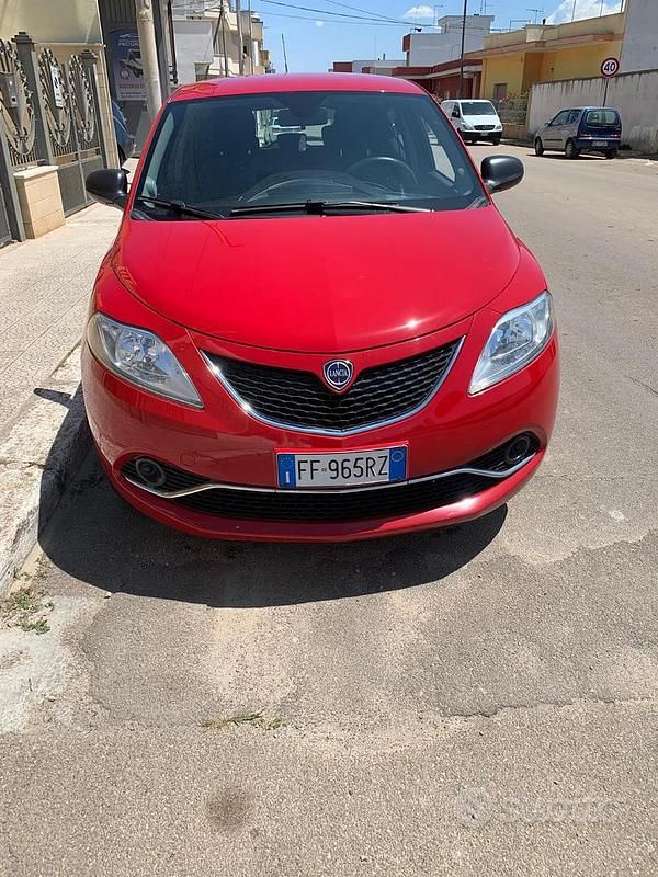 Usata Lancia Ypsilon 60 CV (44 kW) 2016 Rosso Utilitaria