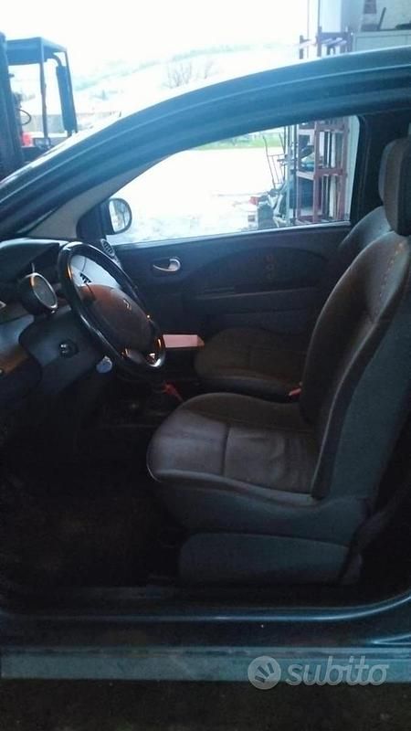 Usado Renault Twingo 65 CV (47 kW) 2010 Gris Utilitario