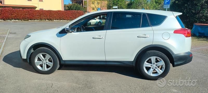 Usata Toyota RAV4 Executive 124 CV (91 kW) 2013 Bianco SUV