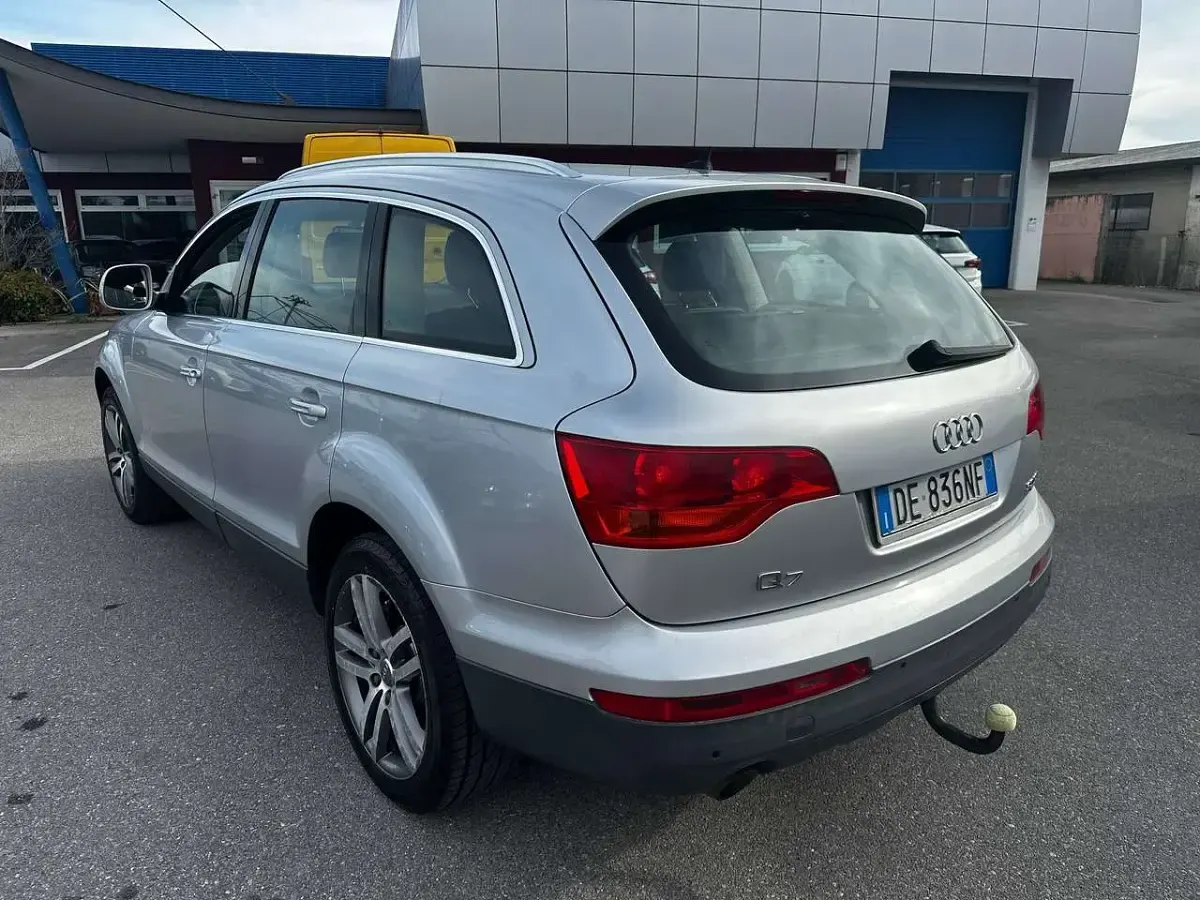 Usata Audi Q7 232 CV (170 kW) 2006 Argento SUV