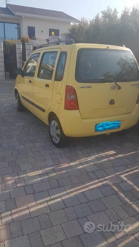 Usata Suzuki Wagon R+ 94 CV (69 kW) 2004 Giallo Monovolume
