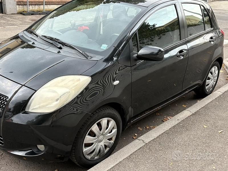 Usata Toyota Yaris 87 CV (63 kW) 2008 Nero Utilitaria