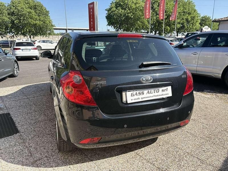 Usata Kia Ceed 116 CV (85 kW) 2007 Nero Utilitaria