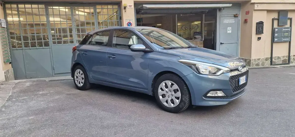 Usata Hyundai i20 Classic 84 CV (61 kW) 2015 Blu/azzurro Utilitaria