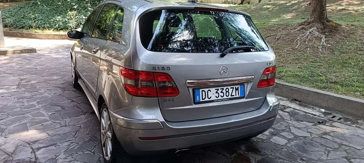 Usata Mercedes B180 109 CV (80 kW) 2006 Grigio Monovolume