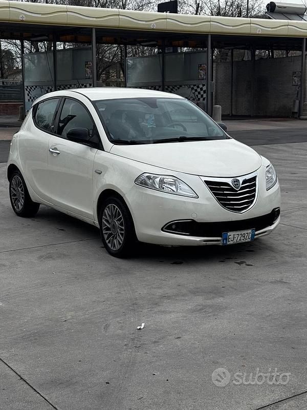 Usata Lancia Ypsilon Gold 95 CV (69 kW) 2011 Bianco Utilitaria