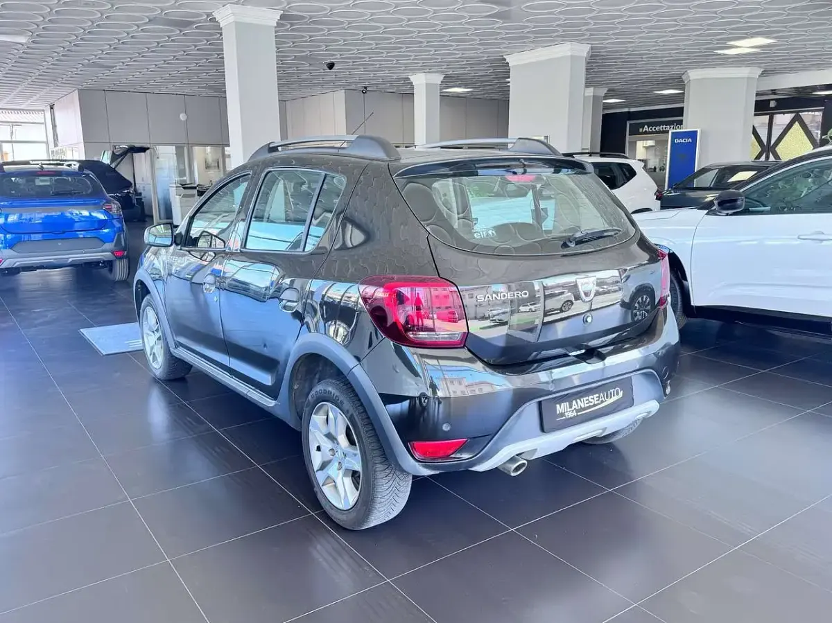 Usata Dacia Sandero Stepway 90 CV (66 kW) 2017 Nero Berlina