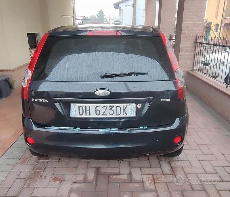 Usata Ford Fiesta Titanium 68 CV (50 kW) 2007 Nero Berlina