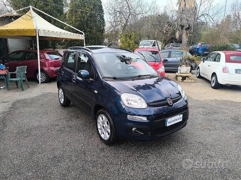Usata Fiat Panda Lounge 80 CV (58 kW) 2014 Blu Utilitaria
