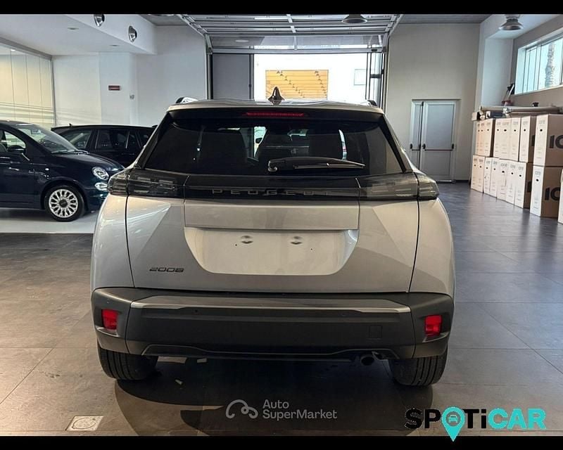 Usata Peugeot 2008 Allure 102 CV (75 kW) 2025 Gray SUV