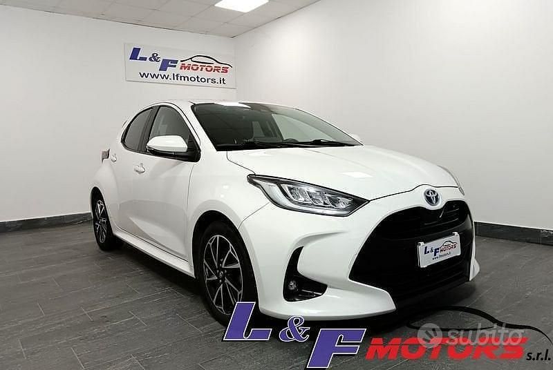 Usata Toyota Yaris Hybrid 116 CV (85 kW) 2022 Bianco Berlina