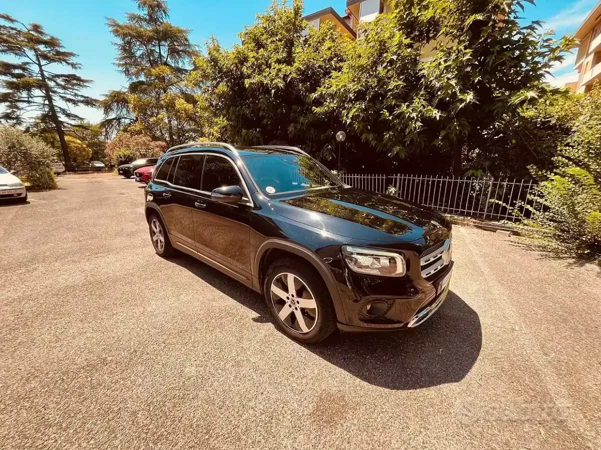 Usata Mercedes GLB200 150 CV (110 kW) 2020 Marrone SUV