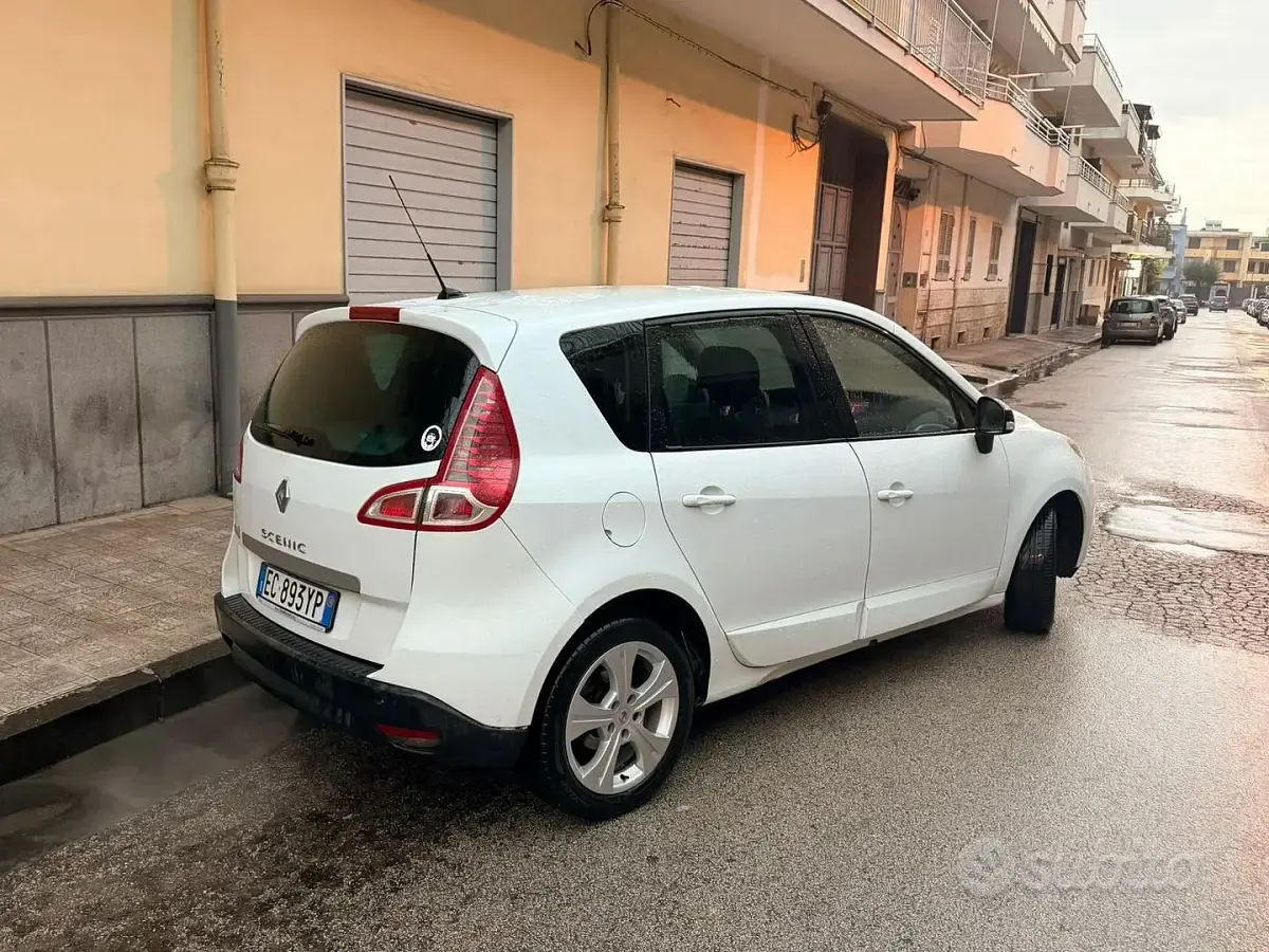 Usata Renault Scenic E-Tech 110 CV (80 kW) 2010 Bianco Monovolume