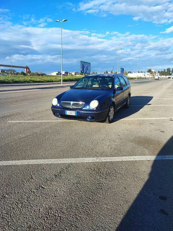 Usata 2003 Lancia Lybra Station wagon | 1000 € (Buon prezzo) - Immagine 1/4