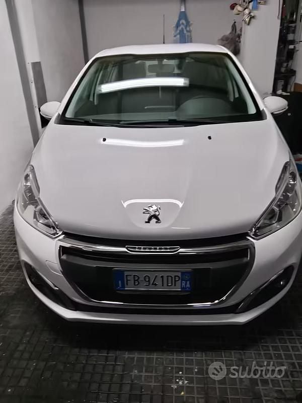 Usata Peugeot 208 75 CV (55 kW) 2016 Utilitaria