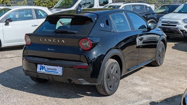 Usata Lancia Ypsilon 101 CV (74 kW) 2025 Nero Utilitaria