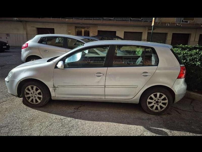 Usata VW Golf IV Comfortline 105 CV (77 kW) 2004 Argento Berlina