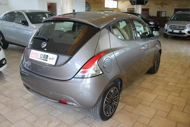 Usata Lancia Ypsilon 69 CV (50 kW) 2020 Grigio scuro