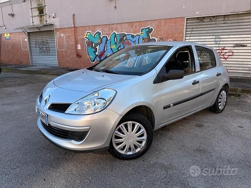 Usata Renault Clio II 75 CV (55 kW) 2007 Grigio Berlina