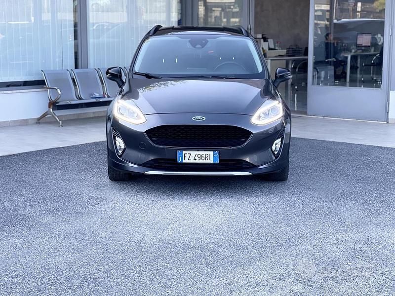 Usata Ford Fiesta 101 CV (74 kW) 2019 Grigio Utilitaria