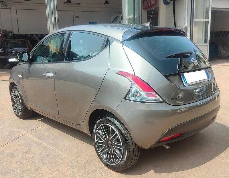 Usata Lancia Ypsilon S 69 CV (50 kW) 2024 Grigio Utilitaria