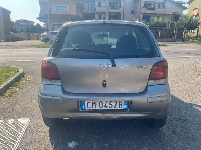 Usata Toyota Yaris Sol 87 CV (63 kW) 2004 Bronzo metallizzato Utilitaria